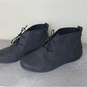 Soft Style Women's Jinger Ankle Bootie size 8.5